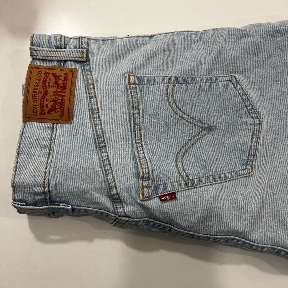 Levi's Women's Ribcage Straight Ankle Jeans - Picture 8 of 9